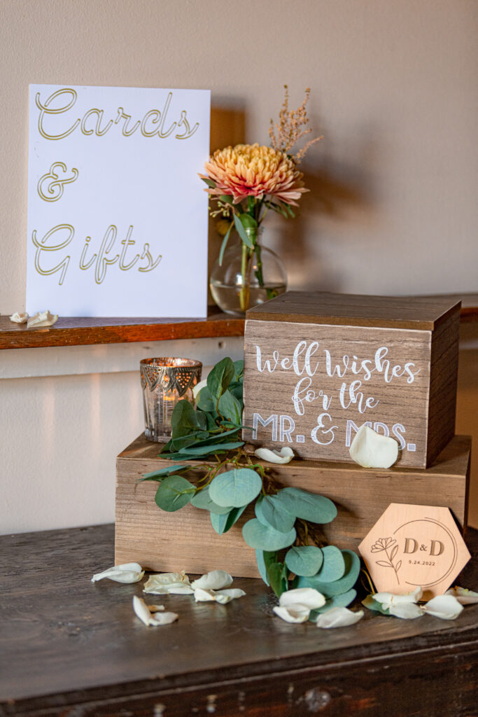 Bottom Lounge décor for Daniel and Diane's wedding