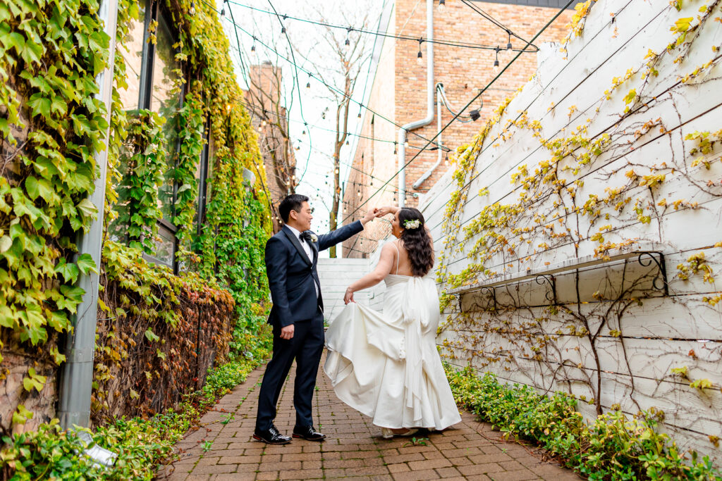 A spring wedding at Room 1520 in the West Loop of Chicago