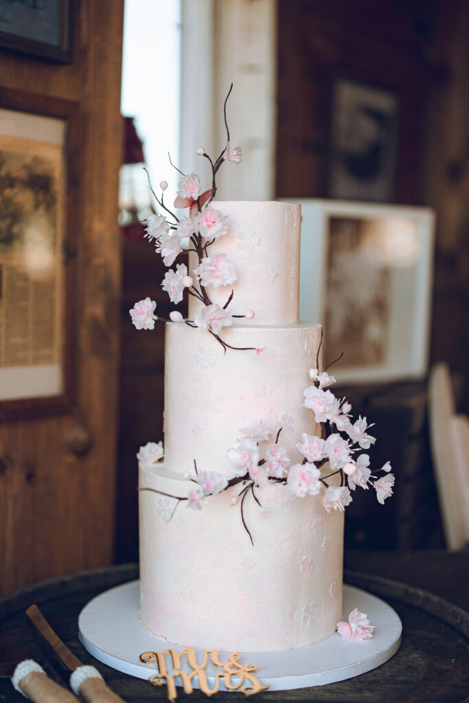 A nontraditional farm wedding at Navarro Farm in Frankfort, Illinois